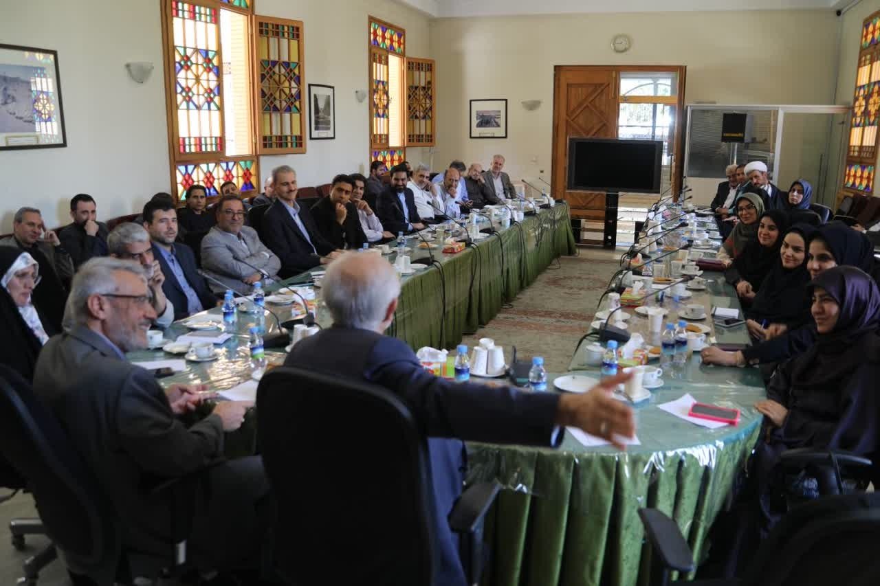 مدیران و کارشناسان مرکز دیپلماسی عمومی و رسانهای وزارت امور خارجه از بنیاد ایرانشناسی بازدید کردند مدیران و کارشناسان مرکز دیپلماسی عمومی و رسانهای وزارت امور خارجه از بنیاد ایرانشناسی بازدید کردند
