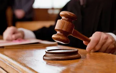 نخستین دادگاه جرایم سیاسی با حضور هیات منصفه برگزار شد / تبرئه زاکانی و مجرم شناخته شدن روزنامه دولتی