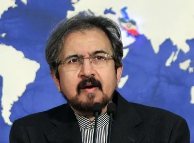 قاسمی: ظریف با قوت تمام به انجام وظایفش مشغول است / سخنان ظریف درباره پولشویی از وجود یک بیماری و آسیب در کشور حکایت دارد؛ از برخی واکنش‌ها تعجب می‌کنم / درخواستی ازسوی اژه‌ای به وزارت خارجه ارسال نشده