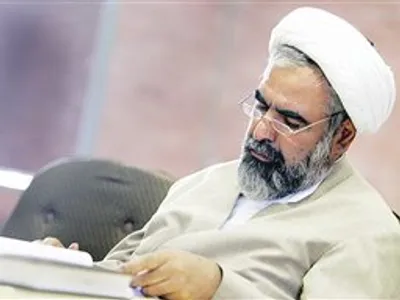 دفاع تمام قد روح الله حسینیان از مرتضوی: مرتضوی همچون سوریه تاوان ایستادگی خود در برابر فتنه را می دهد
