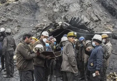 رئیس دادگستری سمنان: فعالیت معدن طزره متوقف و علت حادثه بررسی شود