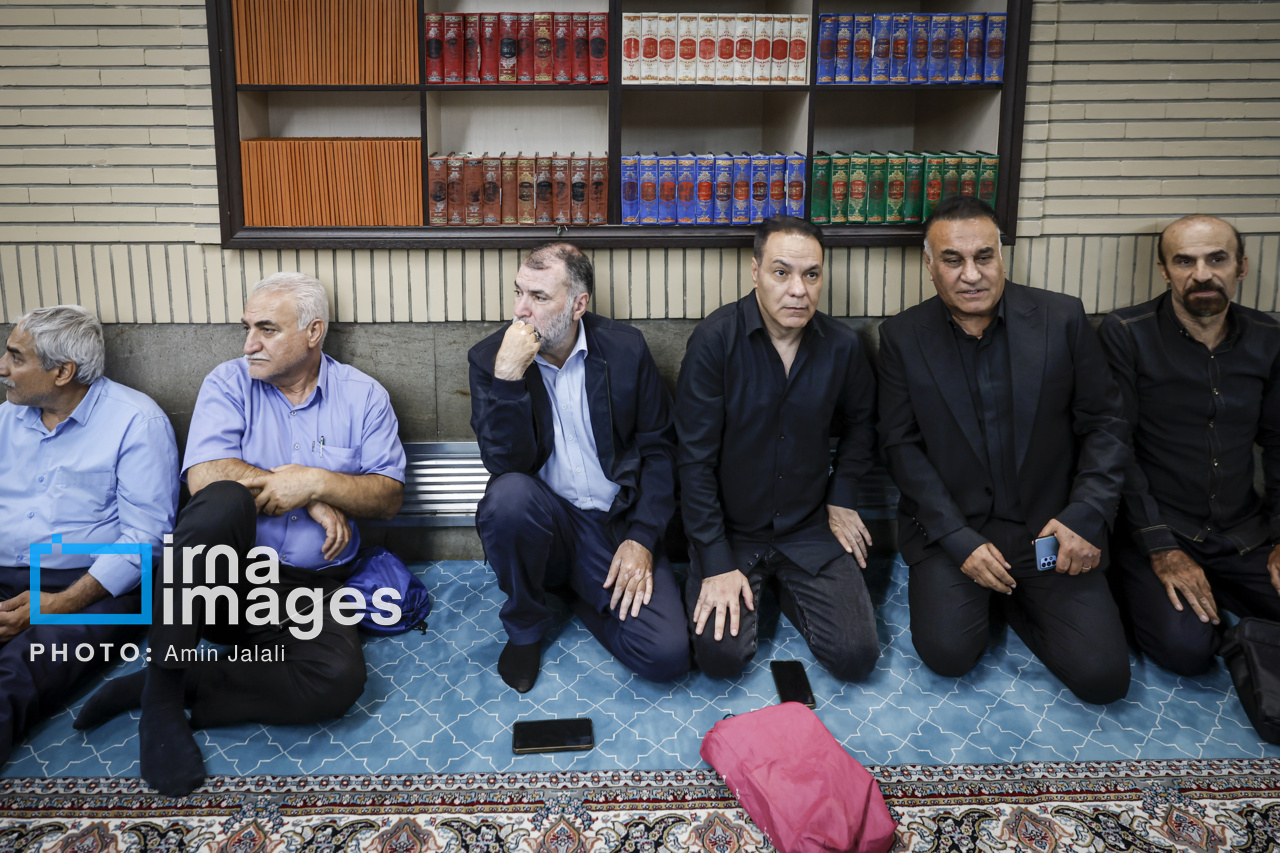 تصاویر: مراسم یادبود «اکبر عبدی» در مسجد بلال