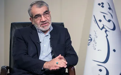 کدخدایی: درمورد صحبت‌های آملی لاریجانی، نکاتی را به او متذکر شدم / من مسئول صحبت‌هایش نیستم / در همه جلسات شورای نگهبان، گزارش‌هایی از مراجع امنیتی دریافت می‌شود؛ طبق آن، افراد مختلف بررسی می‌شوند، اما نظرات اعضا متفاوت است