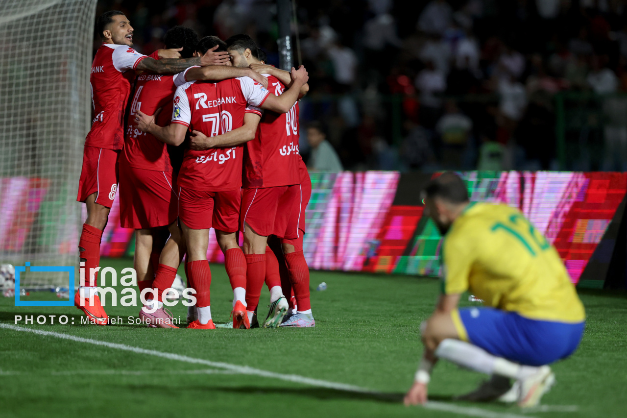 تصاویر: دیدار تیم‌های پرسپولیس و صنعت نفت آبادان