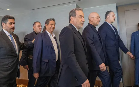 عضو هیئت مذاکره‌کننده ایران: پیش‌نویس معافیت موقت تحریمی نفت ایران نهایی شده؛ به‌زودی شاهد صدور این معافیت و اجرای آن خواهیم بود / درباره آزادسازی دارایی‌های ایران و ترتیبات اجرایی آن مذاکراتی انجام شد