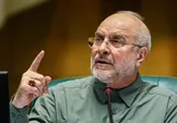 قرار بود که ۸ صبح خبر شهادت رهبر شهید اعلام شود، اما حدود ۱۲:۳۰ شب، شبکه‌های تلویزیونی خارج از کشور این خبر را منتشر کردند/ با توجه به شرایط امنیتی و اتفاقات در حال وقوع، احساس شد که دیگر فرصت صبر کردن نیست/ با شهید لاریجانی تصمیم گرفتیم که خبر را هنگام سحر اعلام کنیم و همان موقع بگوییم مردم به خیابان‌ها بیایند، وگرنه ممکن بود که بحث خیابان به گونه‌ای دیگر رقم بخورد