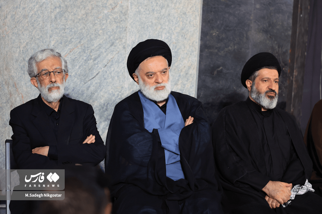 تصاویر:  فرزندان رهبر شهید انقلاب در مراسم بزرگداشت مشهد