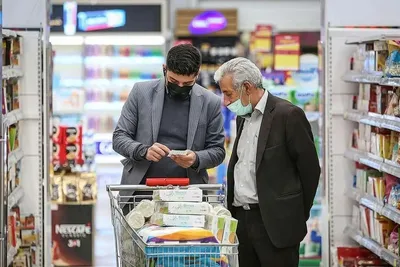 وزیر کار درباره شیوه جدید پرداخت کالابرگ: ۹ قلم کالا در این سبد به مبلغ ۳۴۰ هزار تومان ارائه خواهند شد/ این اقلام شامل تخم‌مرغ، مرغ، ماکارونی، برنج، قند، شکر، شیر، ماست، پنیر و روغن است/ نرخ این کالا‌ها تا فروردین سال آینده ثابت خواهد بود/ خانوار‌ها در صورت تمایل، به جای دریافت اعتبار یک میلیون تومانی می‌توانند از این روش استفاده کنند