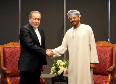 صداوسیما: وزیر خارجه پیش از آغاز گفتگوها ملاقات دوجانبه با وزیر خارجه عمان خواهد داشت / بنابر یک برنامه‌ریزی “تقریبی” مذاکرات حوالی ساعت ۱۵ به وقت تهران آغاز می‌شود
