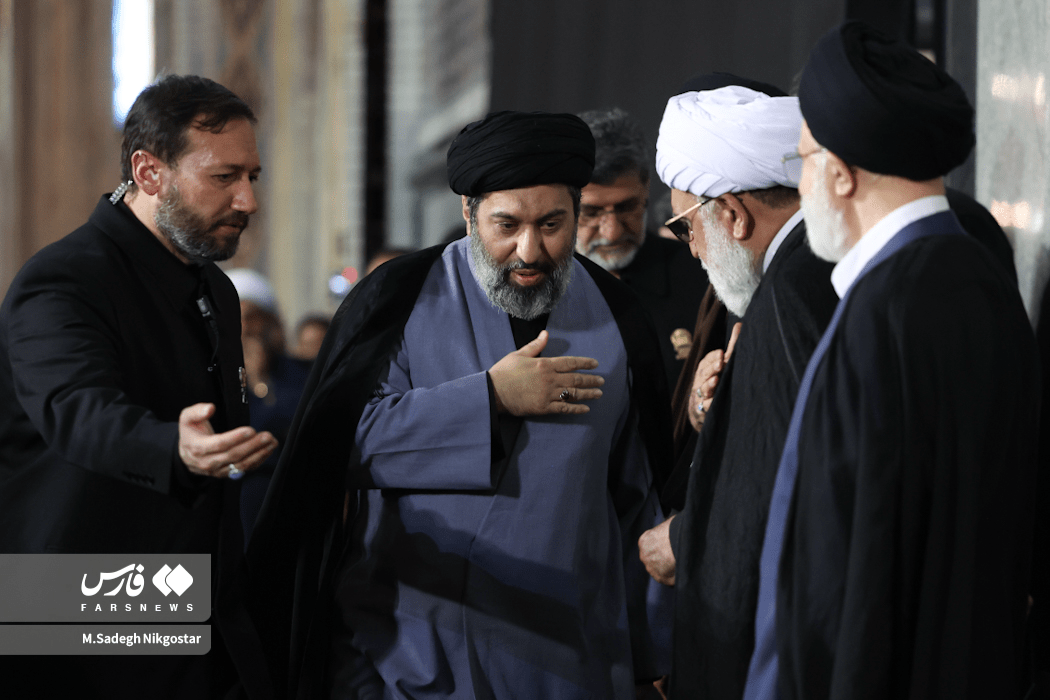 تصاویر:  فرزندان رهبر شهید انقلاب در مراسم بزرگداشت مشهد