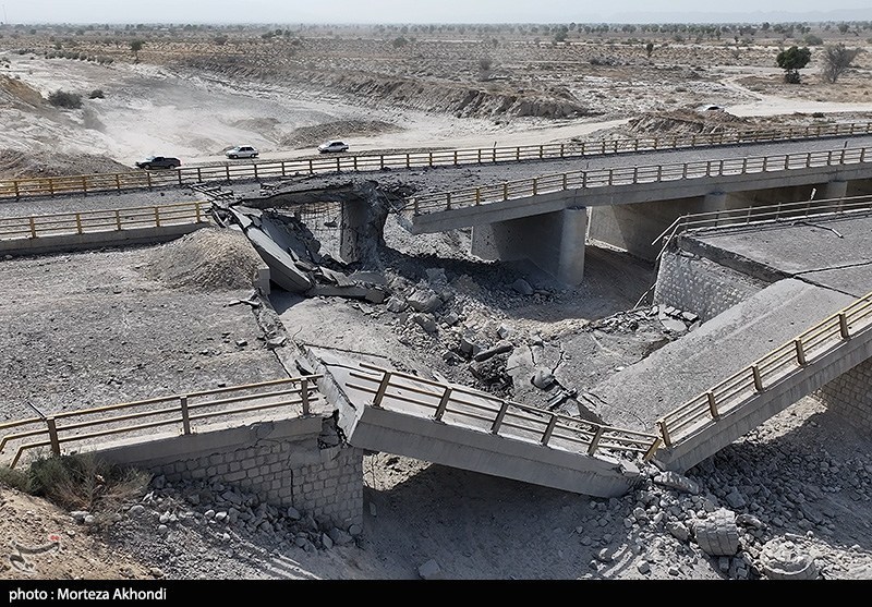 تصاویر تسنیم از خسارت حملات موشکی آمریکا به پل های بندر خمیر - هرمزگان