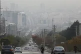احتمال ورود گردوغبار به جنوب و جنوب غرب تهران وجود دارد؛ هم‌زمان در مرکز شهر به دلیل وارونگی دما انباشت ذرات معلق کوچک‌تر از ۲.۵ میکرون تشدید می‌شود / وزش باد‌های خفیف فعلی تأثیر قابل توجهی بر کاهش آلودگی ندارند