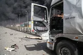 عضو کمیسیون بهداشت: تا الان در پی انفجار بندر شهید رجایی، ۳۶ فوتی داشتیم / به جز ۱۸ پیکر، مابقی قابل شناسایی نیستند / احتمال دارد بعد از اطفاء حریق هم تعداد کمی پیکر در بین کانکس‌ها و کانتینرها پیدا شود / در حال حاضر آمار مفقودان مشخص نیست