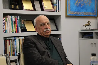 ویدیو / هشدار مهم عبده تبریزی، اقتصاددان، درمورد تغییرات مجلس در بودجه ۱۴۰۵: اگر مجلس مثل پارسال ارقام بزرگ وارد بودجه کند، تورم به ۶۰ درصد می‌خورد و دیگر نمی‌توان جمعش کرد / وقتی مردم از پول ملی دل بکنند، آن موقع اوضاع خطرناک است و با جهش تورمی ۱۰۰ تا ۱۰۰۰ درصد مواجه می‌شویم
