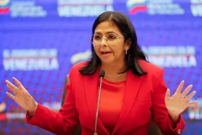افشاگری‌های رئیس‌جمهور موقت ونزوئلا درباره ربایش مادورو: آن روز آمریکا تهدید کرد که ۱۵ دقیقه فرصت می‌دهد و اگر معاون رئیس‌جمهور، وزیر خارجه و وزیر کشور ونزوئلا همکاری نکنند، کشته خواهند شد / واشنگتن ابتدا مدعی شد که مادورو و همسرش کشته شده‌اند، اما بعدا مشخص شد که ربوده شده‌اند