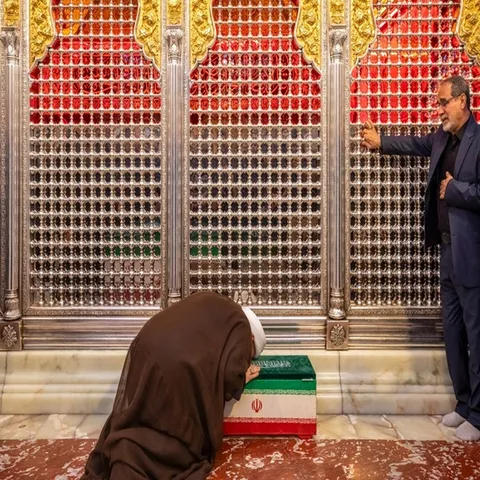 تصاویر: تشییع پیکر مطهر خانواده رهبر شهید انقلاب در حرم حضرت عباس (ع)