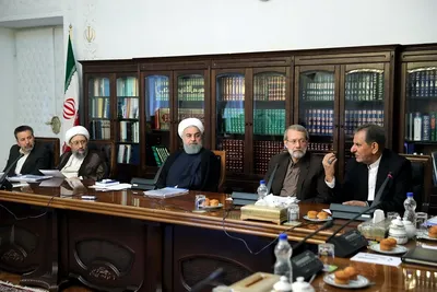 بانک مرکزی مجاز به انتشار اوراق مشارکت ارزی – ریالی شد / خرید و فروش فوری ارز حاصل از صادرات پتروشیمی و فولاد / اتباع خارجی با سرمایه‌گذاری ۲۵۰ هزار دلار در ایران، مجوز اقامت ۵ ساله می‌گیرند