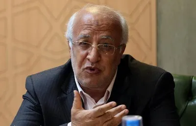 عضو هیات منصفه مطبوعات درباره یادداشت انتقادی حسین شریعتمداری نسبت به آیت الله سیستانی: عنوان مجرمانه ای صورت نگرفته است