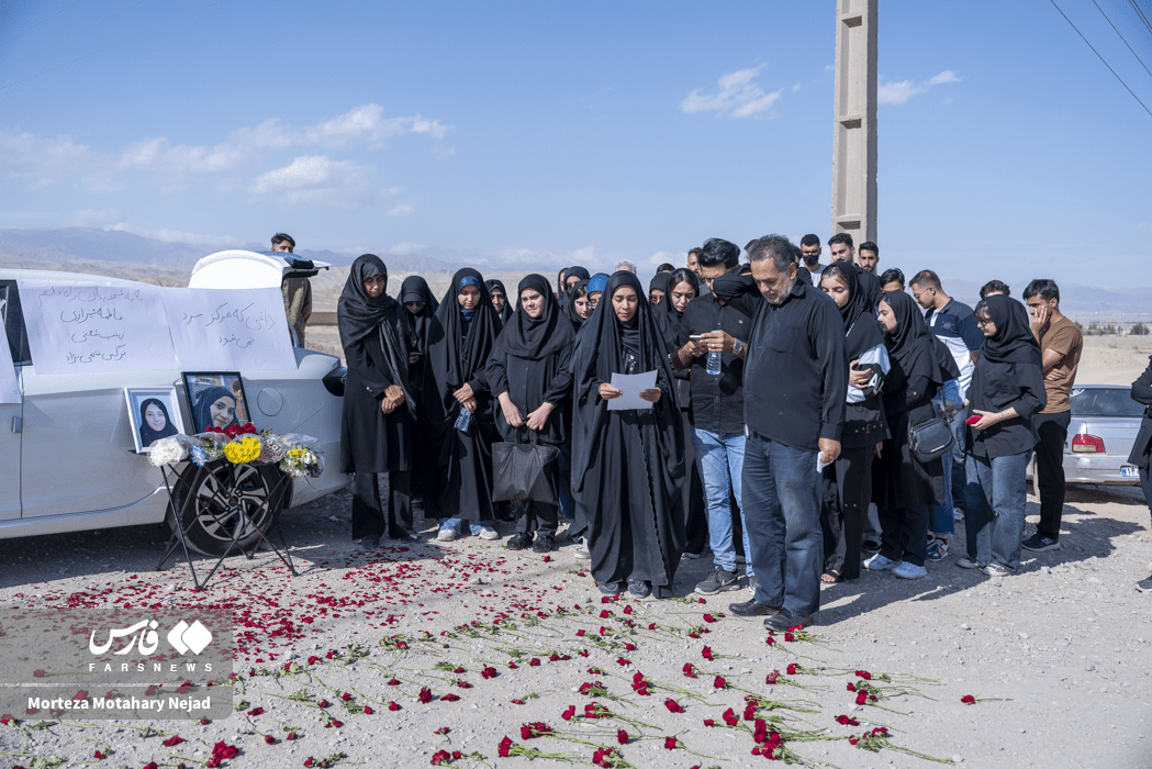 تصاویر: مراسم سالگرد جانباختگان تصادف سرویس دانشجویان در سمنان