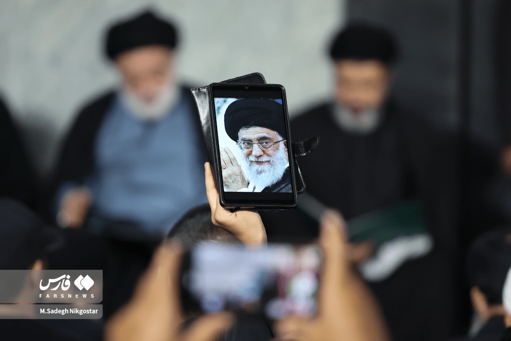 تصاویر:  فرزندان رهبر شهید انقلاب در مراسم بزرگداشت مشهد