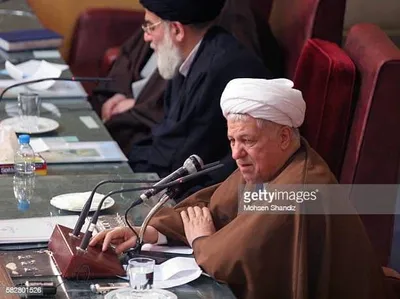 خاطرات آیت الله هاشمی رفسنجانی، ۱۷ مهر ۱۳۷۷: مجمع روحانیون مبارز و گروه‌هاى چپ دیگر، از اقدام کارگزاران در اعلان تقویت انتخابات خبرگان و تصمیم به دادن لیست نامزدان ناراحت‌اند