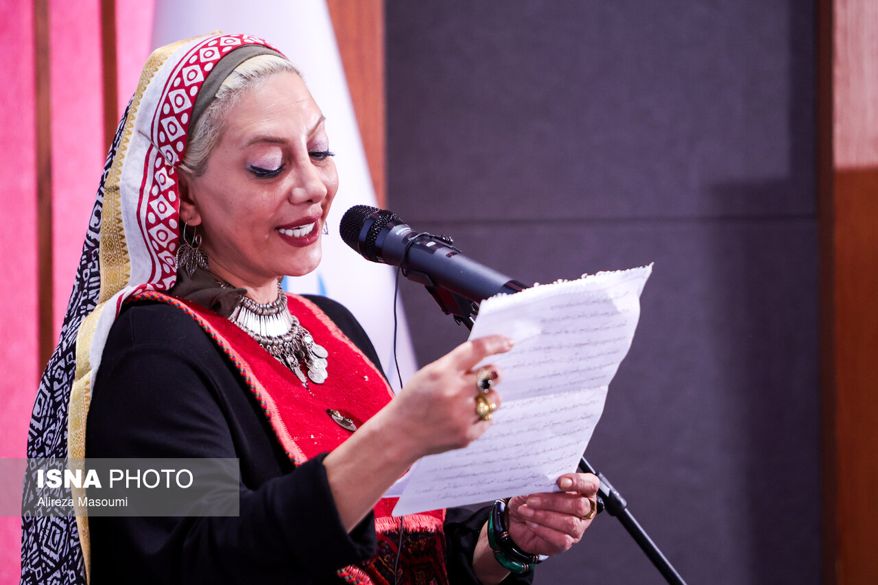 تصاویر: مراسم اهدای نشان درجه یک هنری به علیرضا داوودنژاد