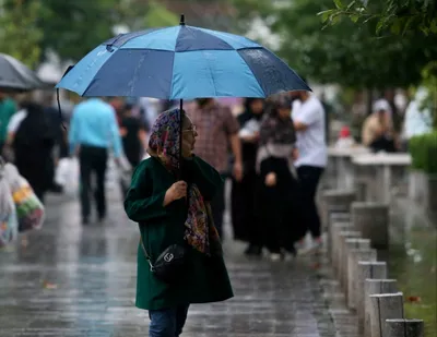 وضعیت آب و هوا، امروز ۲۱ فروردین ۱۴۰۴؛ بارش باران و رگبار در دامنه های جنوبی البرز و تهران