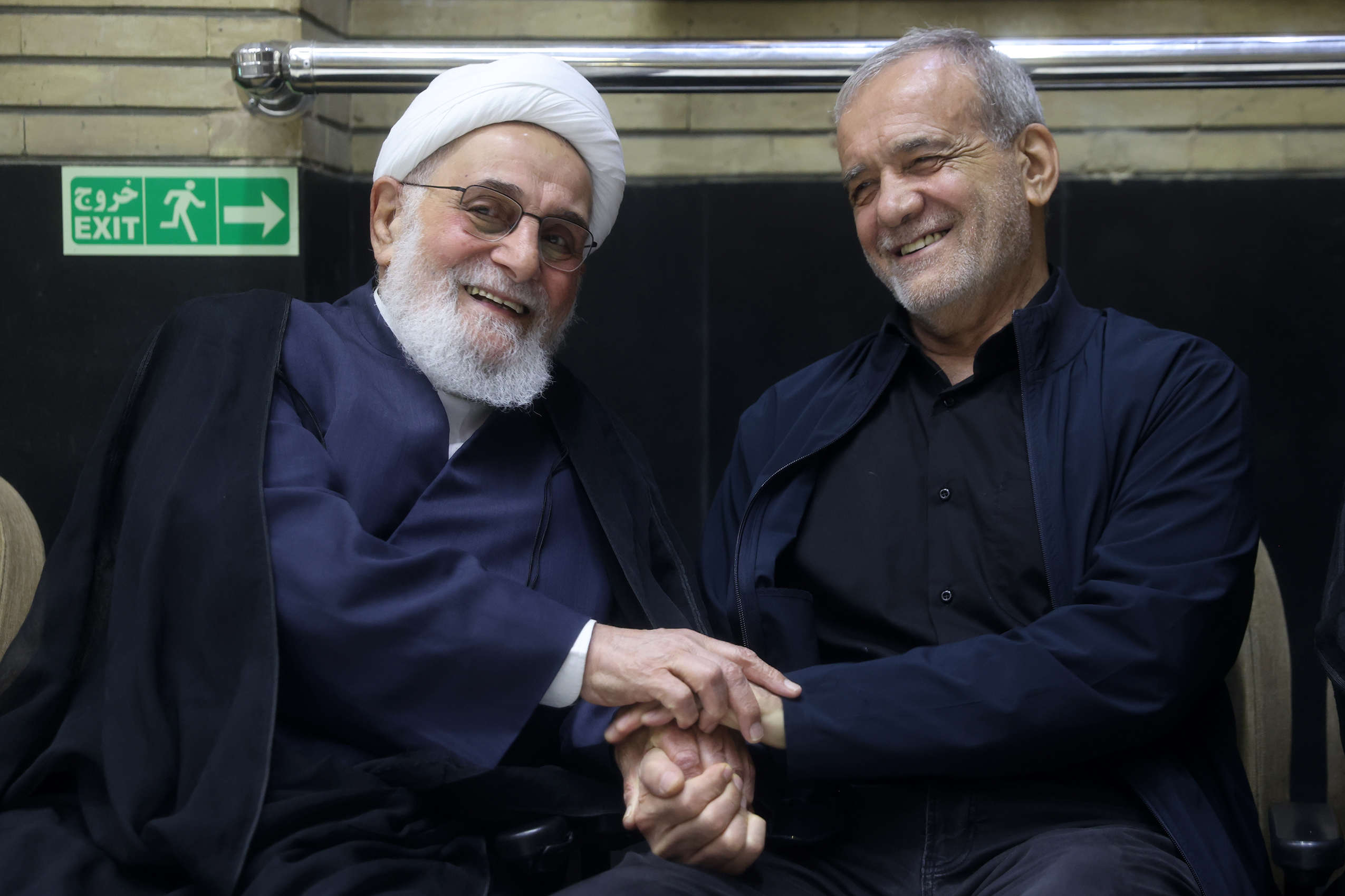 تصاویر: حضور پزشکیان در مراسم ختم پدر محمدباقر ذوالقدر، دبیر شورای عالی امنیت ملی