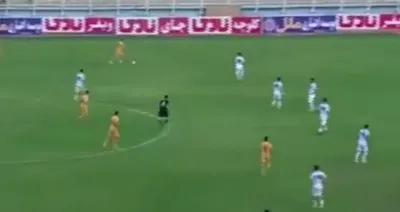 ببینید / اتفاق باورنکردنی در فوتبال ایران؛ بازیکنان راه رفتند و حریف گل زد