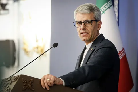 سخنگوی وزارت خارجه: دیروز دور دیگری از تبادل و تبیین پیام از طریق میانجی قطری بین ایران و آمریکا صورت گرفت و شروط ایران منعکس شد / این فرآیند دو ساعت به طول انجامید