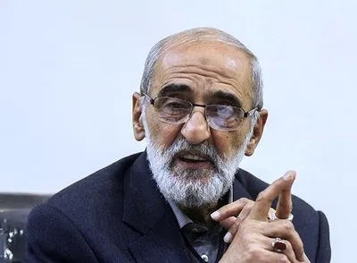 حسین شریعتمداری: کنار نرفتن ۴ نامزد جبهه انقلاب به نفع نفر پنجم گناهی نابخشودنی است / با باقی ماندن هر ۵ نفر در صحنه، احتمال موفقیت عاملان وضعیت امروز، قوت می‌گیرد؛ این حالت ضربه سنگینی بر پیکر نظام است