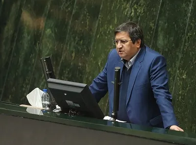 در حال مذاکره با کشورهایی هستیم که ذخایر ارزی ایران در آنجا قرار دارد / سال ۹۰ صادرات نفتی کشور ۱۰۷ میلیارد دلار بود؛ سال ۹۸ به ۲۰ درصد این رقم کاهش یافت / مشکلاتی در راه بازگشت ارز به کشور وجود داشت که به تدریج در حال حل شدن است / حتی کره و عراق هم به دلیل فشار آمریکا، اجازه نمی‌دادند از منابع ارزی استفاده کنیم / اکنون ذخایر ارزی بانک مرکزی در حد کفایت و بسیار خوب است