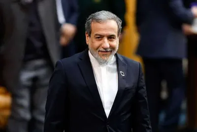 عراقچی: عاقبت این مذاکرات وقتی معلوم می‌شود که حقوق مردم ایران تامین شود/ هر یک ساعتی که تحریم‌ها زودتر برداشته شود را دریغ نمی‌کنیم/ مذاکره، نبرد اراده‌ها است/ موضع ما درباره غنی‌سازی روشن است
