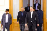 وزیر کشور پاکستان قرار است «طی یک یا دو روز آینده» به تهران سفر کند تا درباره احیای مذاکرات گفت‌وگو کند/پاکستان و قطر با مشورت «شرکای منطقه‌ای» فرمول مشترک کاهش تنش تهیه کرده اند/طبق این پیشنهاد، تهران تنگه هرمز را باز خواهد کرد و واشنگتن نیز محاصره را لغو خواهد کرد/ میانجی‌های پاکستان و قطر با واشنگتن و تهران در تماس هستند تا تاریخ و محل ازسرگیری مذاکرات مستقیم را نهایی کنند