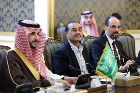 اسرائیل هیوم: وزیر دفاع عربستان در سفر به ایران پیشنهاد داده از طریق تهران، یک میلیارد دلار به انصارالله برای آتش‌بس پرداخت کند / «خالد بن سلمان» حتی این مبلغ را با خود به ایران آورده بود