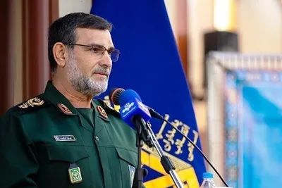 تنگسیری، فرمانده نیروی دریایی سپاه: حضور بیگانگان در خلیج فارس مخل امنیت خواهد بود/ ۴۰ درصد گاز و ۶۲ درصد نفت منطقه از خلیج فارس صادر می‌شود که نشان‌دهنده جایگاه اقتصادی آن است/ امنیت تنگه هرمز و تردد روزانه بیش از ۸۰ فروند کشتی را در این منطقه برقرار کردیم