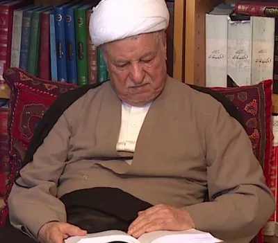 خاطرات هاشمی رفسنجانی، ۱۴ اسفند ۱۳۷۹: تظاهرات طرفداران مصباح یزدی در قم علیه «انتخاب» به دلیل طرح نواندیشی دینی