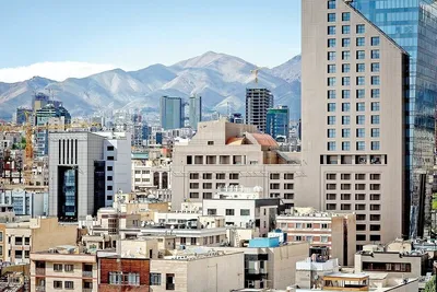 با توجه به وضعیت اخبار مذاکره، رکود در بازار مسکن بیشتر شد؛ خیلی از افراد دست نگه داشته‌اند که نتیجه‌ی مذاکرات شنبه مشخص شود/ چند ماهی است که سرمایه‌گذار در بازار ملک را از دست داده‌ایم/ حتی قیمت کنتور برق و گاز هم افزایش یافته