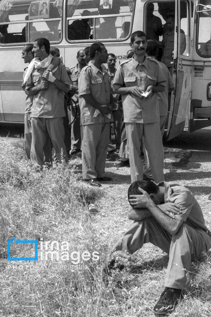 تصاویر: لحظه ورود آزادگان به میهن