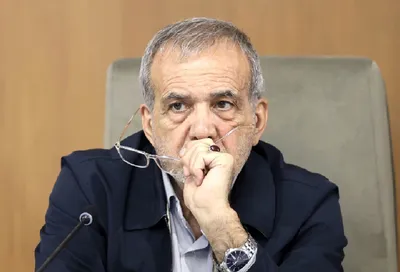 پزشکیان پیش از عزیمت به روسیه، خطاب به وزیر دادگستری: هوای [آن] خبرنگاران را داشته باشید / وزیر دادگستری: انجام می‌دهیم