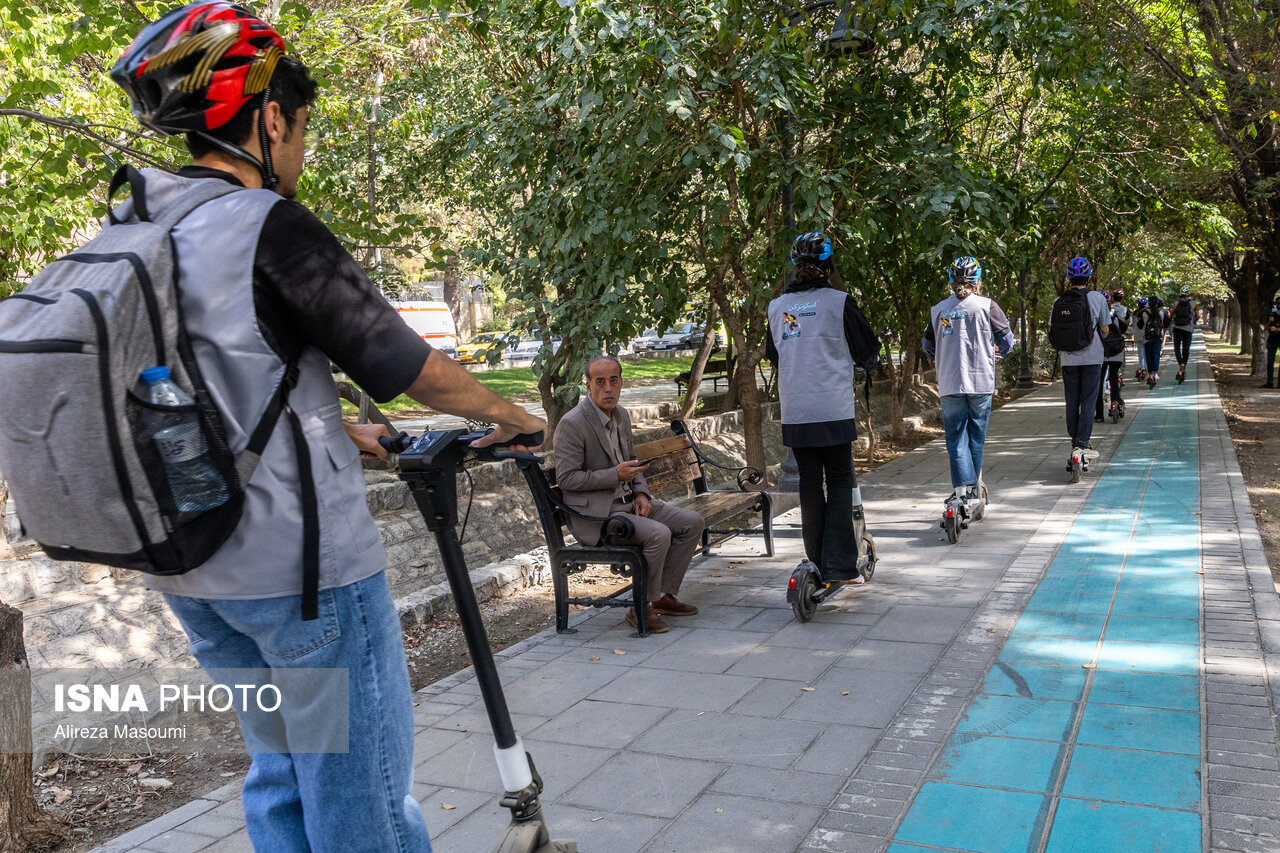 تصاویر: رویداد شهرنوردی با اسکوتر