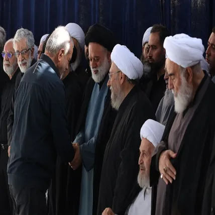 تصاویر: اقامه نماز بر پیکر رهبر شهید انقلاب
