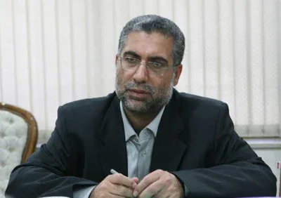 انتقال پایتخت اداری و سیاسی فقط در حد یک حرف است / دولت در پروژه‌های نیمه‌کاره عمرانی مانده است چه برسد به انتقال پایتخت / قرارگاه خاتم الانبیا هم نمی‌تواند به تنهایی پایتخت را منتقل کند