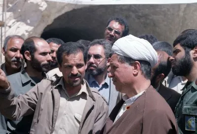 خاطرات آیت الله هاشمی رفسنجانی، ۲ دی ۱۳۷۷: کمال خرازی به سیدمحمد صدر و محسن امین‌زاده ۲۴ ساعت مهلت داده که یا حزب مشارکت را انتخاب کنند یا وزارت خارجه