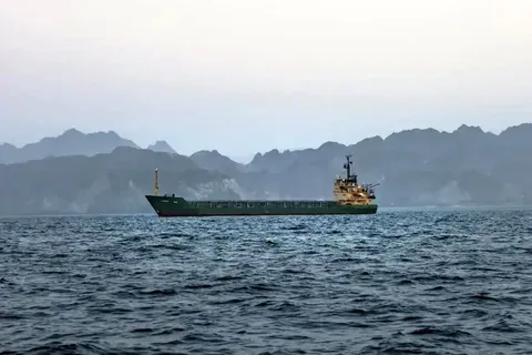 فایننشال تایمز: برای نخستین بار، هزینه اجاره یک نفتکش غول‌ پیکر در مسیرهای میان خاورمیانه و آسیا، از روزانه ۱.۲ میلیون دلار فراتر رفته/ حدود ۱۵ درصد از ناوگان جهانی نفتکش‌ها در سواحل عمان منتظر هستند
