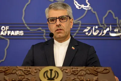 سخنگوی وزارت خارجه ایران خطاب به رئیس سیاست خارجی اتحادیه اروپا: چگونه می‌توانید از «کاهش تنش» سخن بگویید، بدون آنکه جنایات جنگی اسرائیل را متوقف کنید؟ / چگونه می‌توانید نسبت به برنامه صلح‌آمیز ما ابراز نگرانی کنید، اما زرادخانه عظیم سلاح‌های هسته‌ای تل‌آویو را نادیده بگیرید؟ / لطفاً توجیه‌گر تجاوز نشوید
