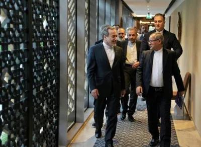 ایسنا: عراقچی با ویتکاف و داماد ترامپ در جریان مذاکرات روز گذشته، یک احوال‌پرسی معمول دیپلماتیک داشته‌اند/ مشابه این موضوع در دوره‌های پیشین نیز انجام شده/ فرمانده سنتکام در این احوال‌پرسی حضور نداشته