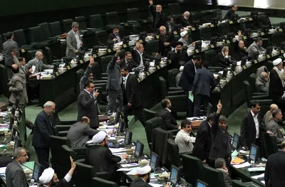 بازگشت نمایندگان اصفهان به صحن علنی / تحصن جمعی از نمایندگان ۳ استان دیگر در اعتراض به وضعیت آب استان‌هایشان / پزشکیان: تصمیم دولت مجلس را با مشکل مواجه کرده است