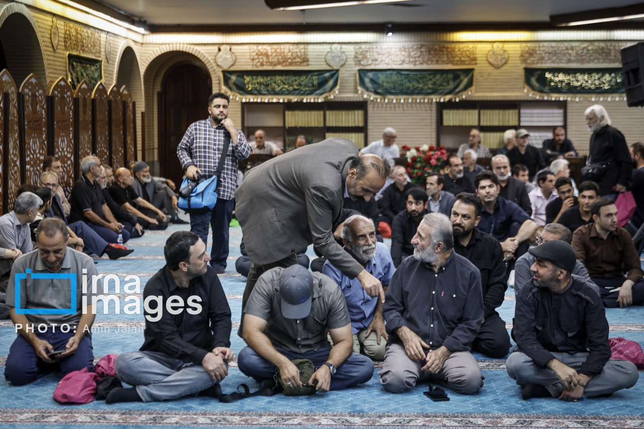 تصاویر: مراسم یادبود «اکبر عبدی» در مسجد بلال