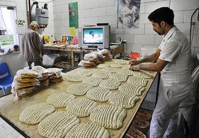 نرخ نان در چند استان از جمله قم، خراسان رضوی، همدان و گیلان حدود ۵۲ درصد افزایش داشته / تهران نیز به‌زودی شاهد اعمال نرخ‌های جدید خواهد بود